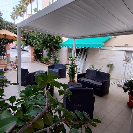ואראצה Hotel Della Piazzetta מראה חיצוני תמונה