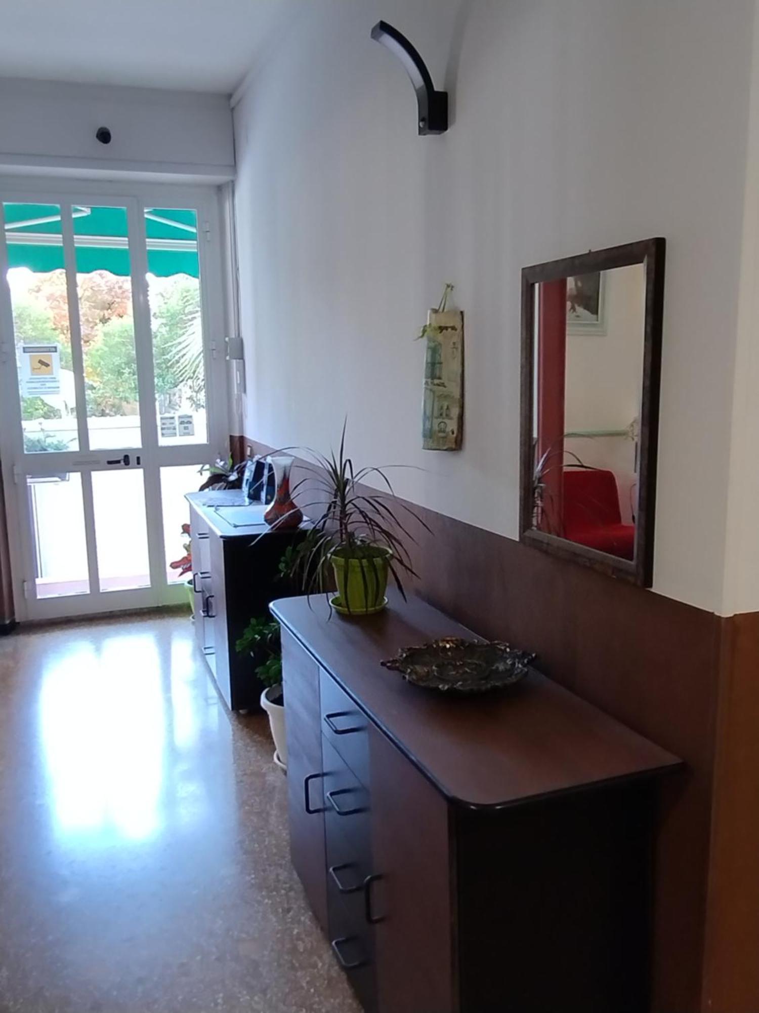 ואראצה Hotel Della Piazzetta מראה חיצוני תמונה