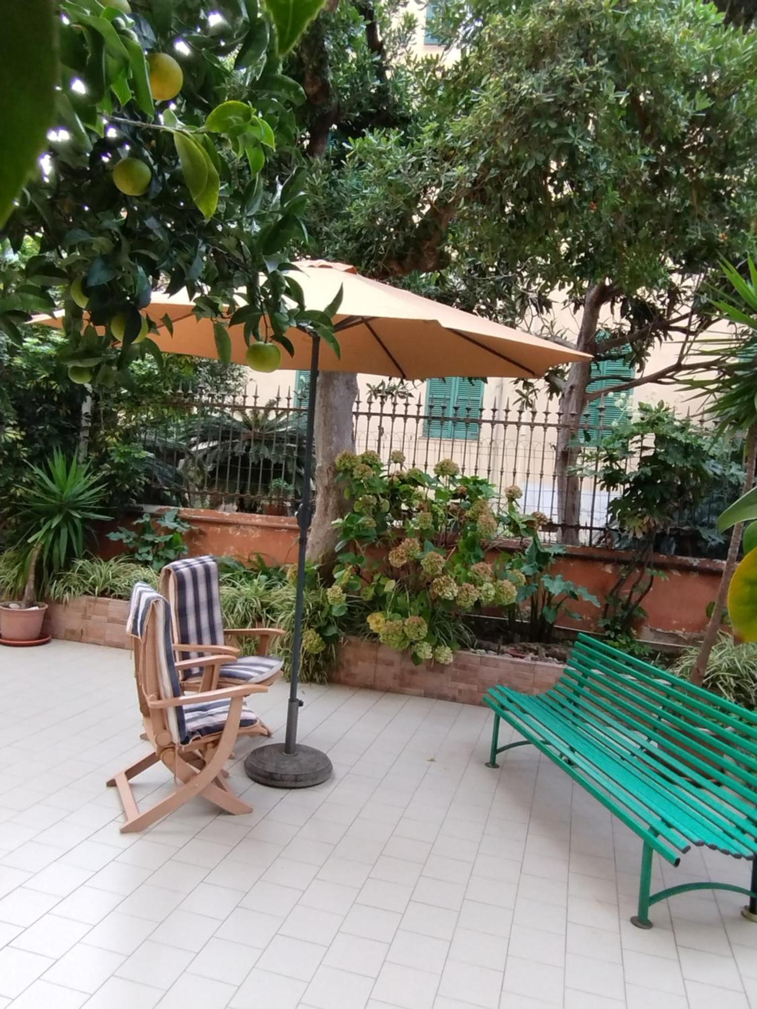 ואראצה Hotel Della Piazzetta מראה חיצוני תמונה