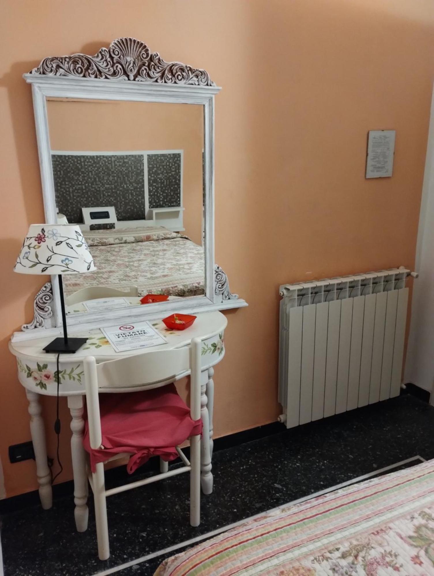 ואראצה Hotel Della Piazzetta מראה חיצוני תמונה