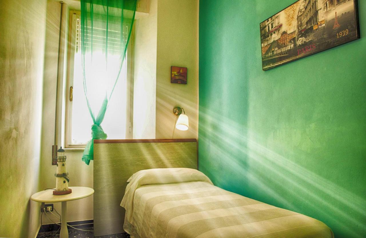 ואראצה Hotel Della Piazzetta מראה חיצוני תמונה