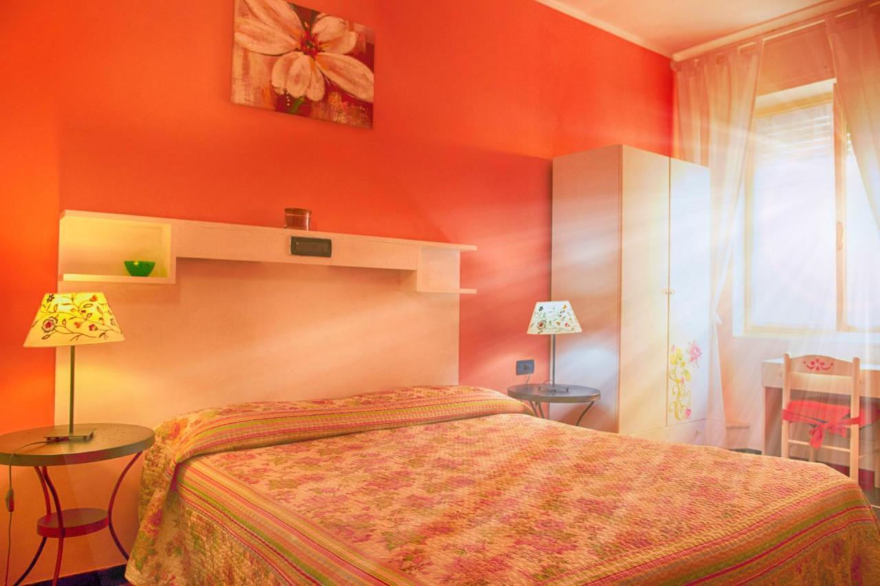 ואראצה Hotel Della Piazzetta מראה חיצוני תמונה