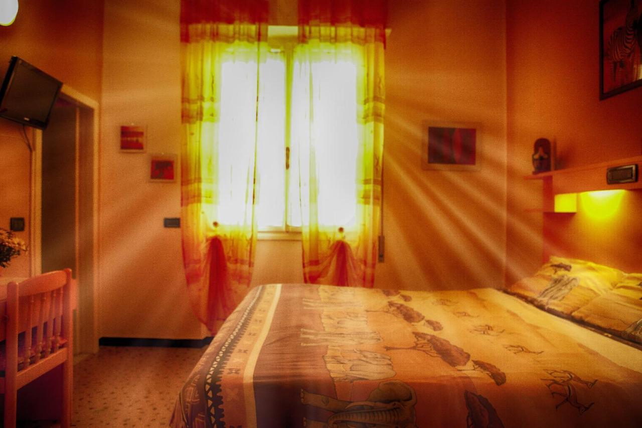 ואראצה Hotel Della Piazzetta מראה חיצוני תמונה