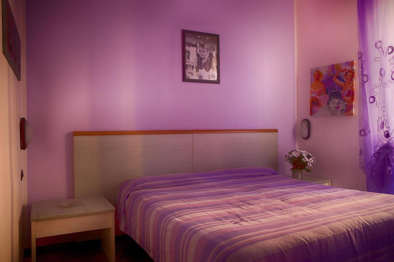 ואראצה Hotel Della Piazzetta מראה חיצוני תמונה